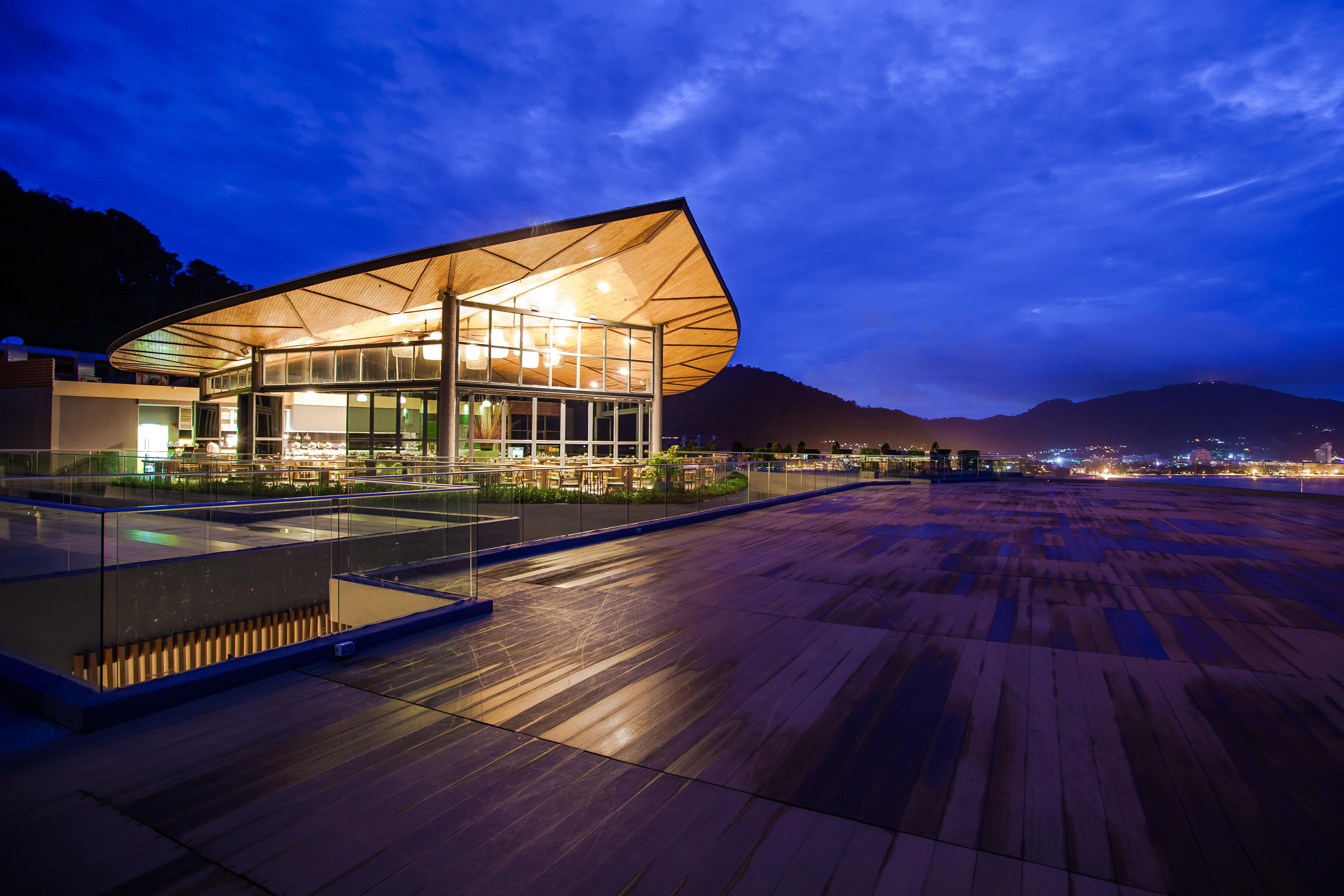 فندق كاليما ريزورت آند سبا Patong المظهر الخارجي الصورة The Sky Bar at the InterContinental Hong Kong