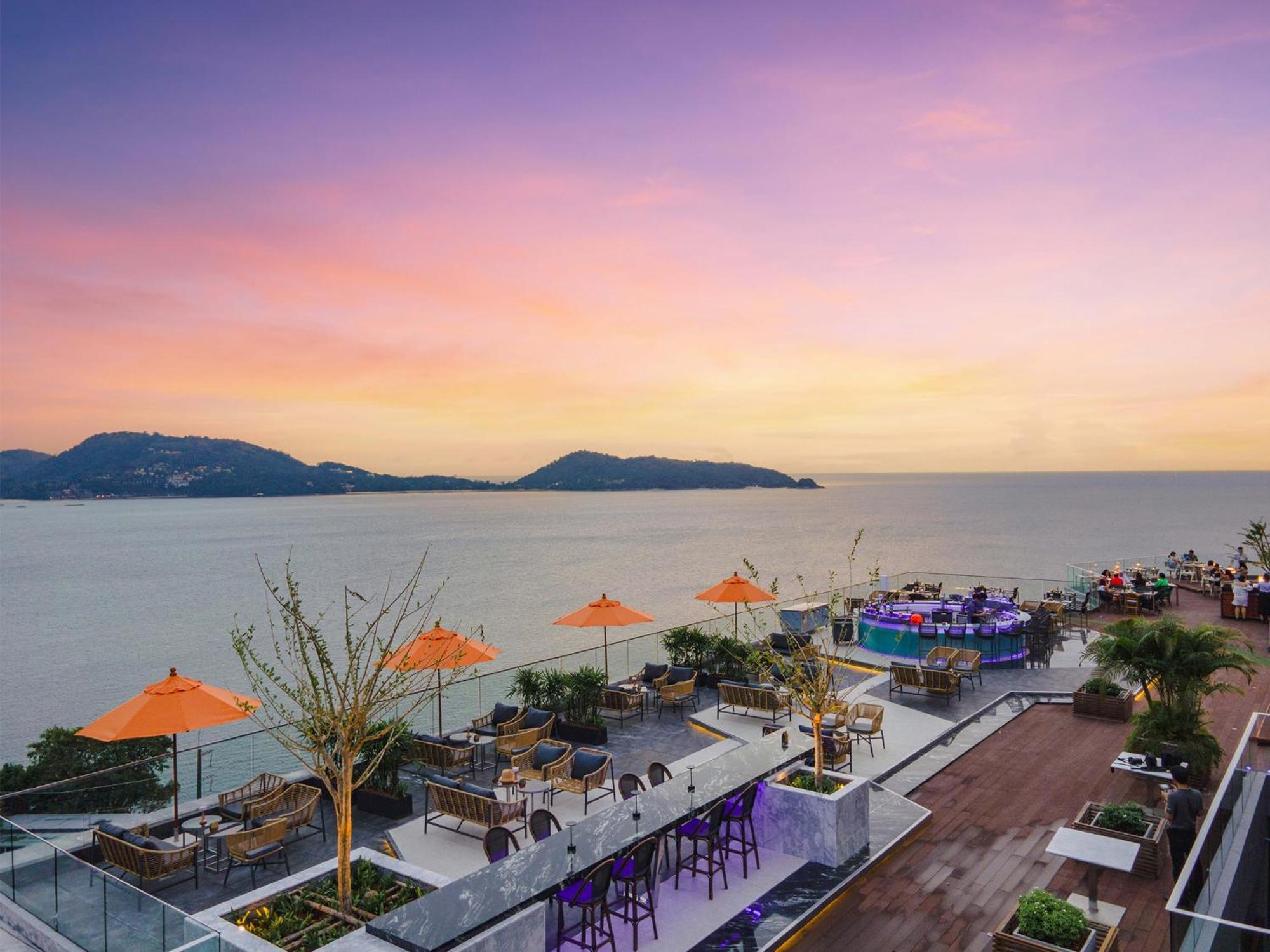فندق كاليما ريزورت آند سبا Patong المظهر الخارجي الصورة View of Pattaya from the rooftop bar