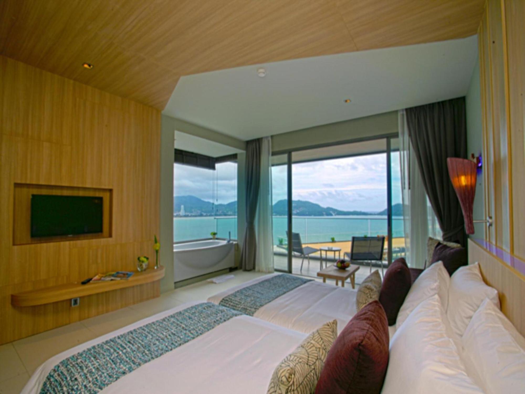 فندق كاليما ريزورت آند سبا Patong الغرفة الصورة A bedroom at the hotel